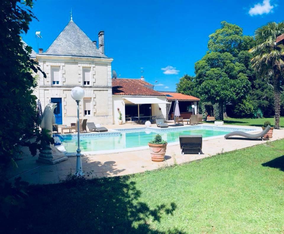 Les Roulottes De Dilou Cerise Hotel Matha Exterior foto
